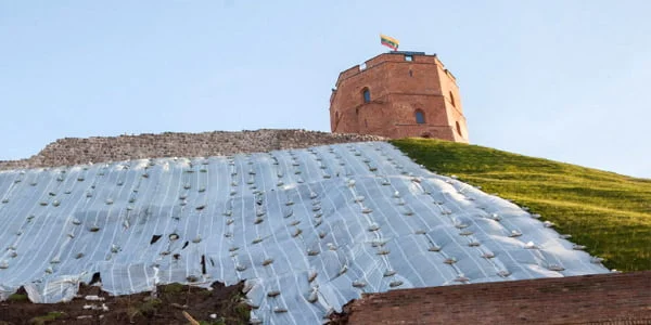 poslinkių stebėjimo sistema