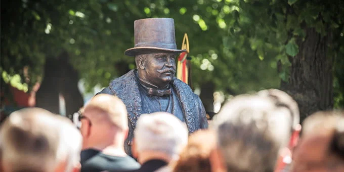 Kauno Laisvės alėjoje – paminklas nusipelniusiam miesto vadovui 1 Jono Vileišio skulptūra