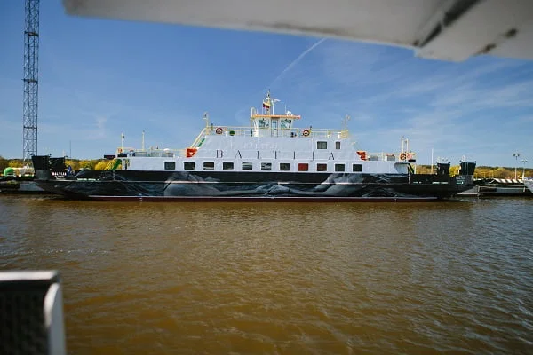 Meno festivalio įžangai – išpieštas keltas „Baltija“ 1 „EDIT Klaipėda Street Art“