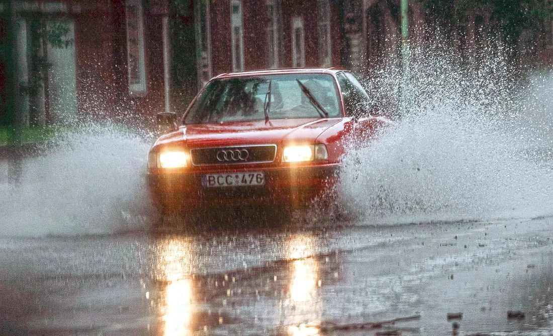 Kooperuosis spręsdami skęstančių gatvių problemą 1 lietaus vandens kolektorių