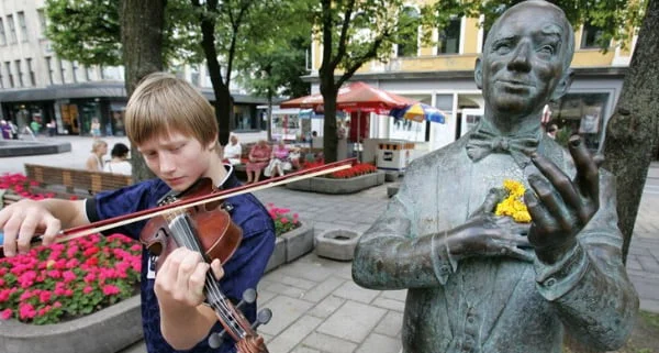 muzikantas skulptura kaunas