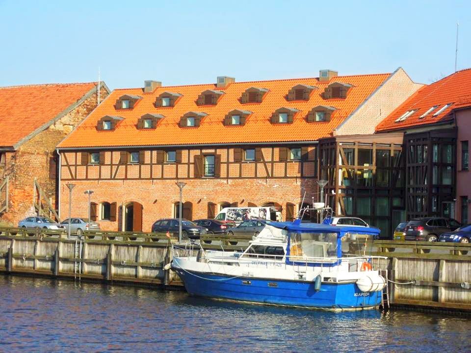 Buvusiame sandėlyje Klaipėdoje, Žvejų g. 18a, įkurtas viešbutis „Michaelson boutique hotel“.