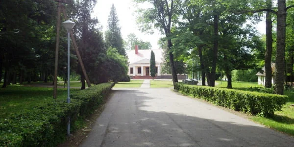 Pikeliškių dvaro sodybos parkas