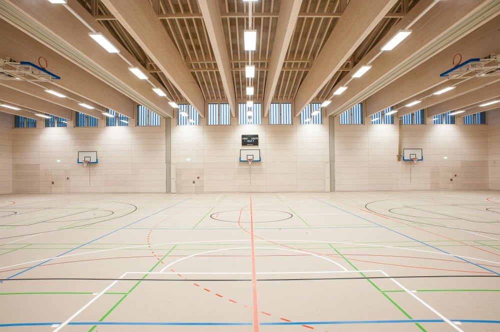 3 pav. Sporto salės denginys iš medienos-betono kompozito. Dydorfo gimnazija, Vokietija (arch. H. Kaufmannas, Schwarzach ir Florian Nagler Architekten).